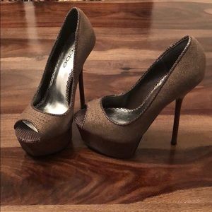 Bebe size 6 heels